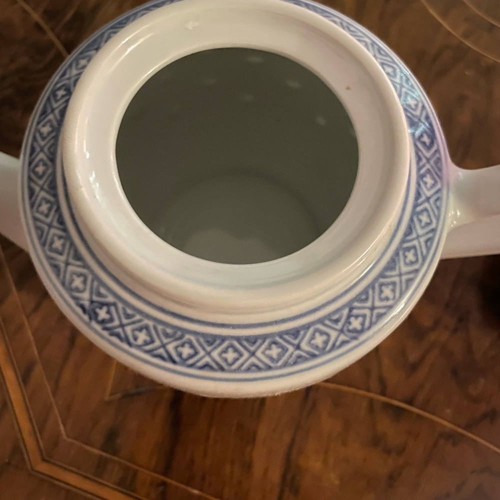 Jingdezhen Teapot with Rice Grain Pattern - Picture 7 of 9